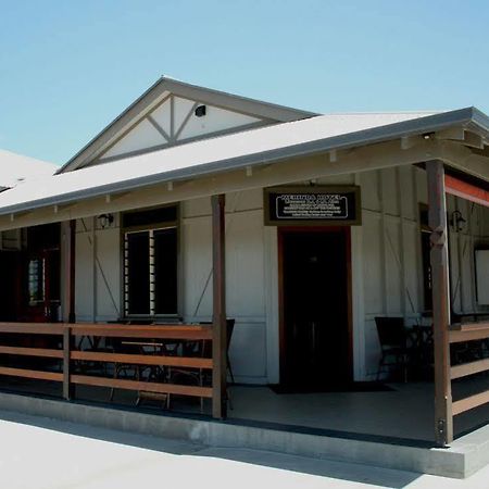 Merinda Village Hotel Bowen Exterior foto