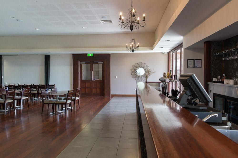 Merinda Village Hotel Bowen Exterior foto
